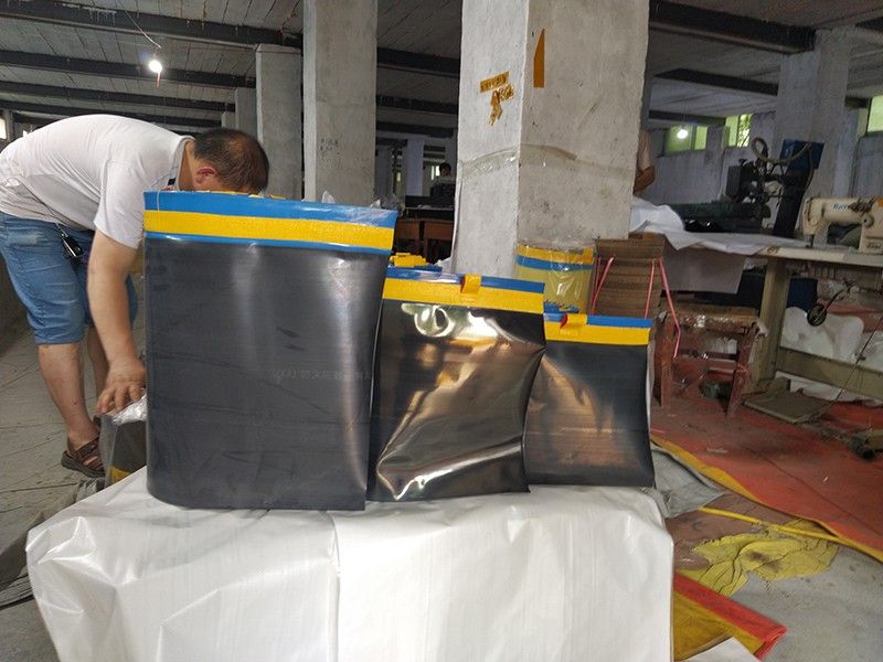 單縣百通塑料有限公司懸掛風(fēng)筒-礦用黑色阻燃