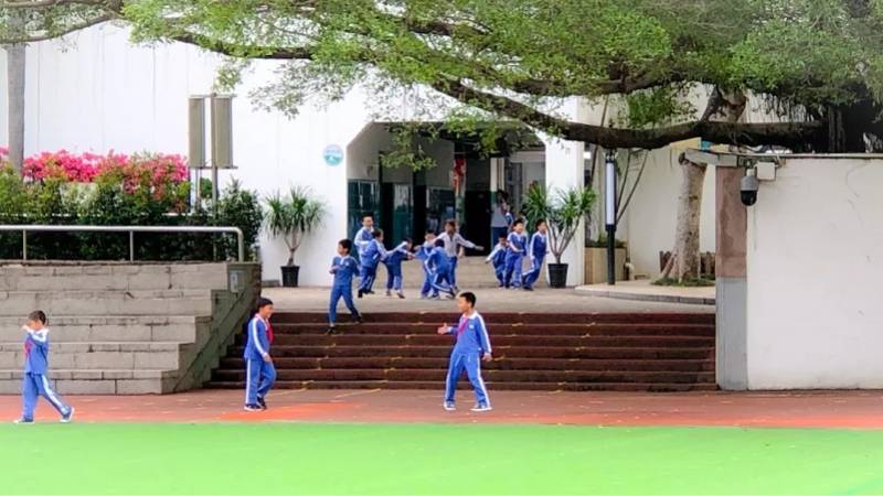 二四六香港资料期期准中特和换下课铃学生大哭与换下课铃学生大哭视频